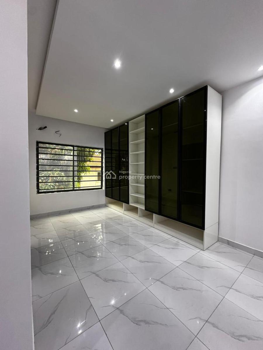 Luxurious 2 Bedrooms &  3 Bedrooms Apartments with Bq ( 8 Units, Off Lagoon School Road , Lekki Phase 1, Lekki Phase 1, Lekki, Lagos, Block of Flats for Sale