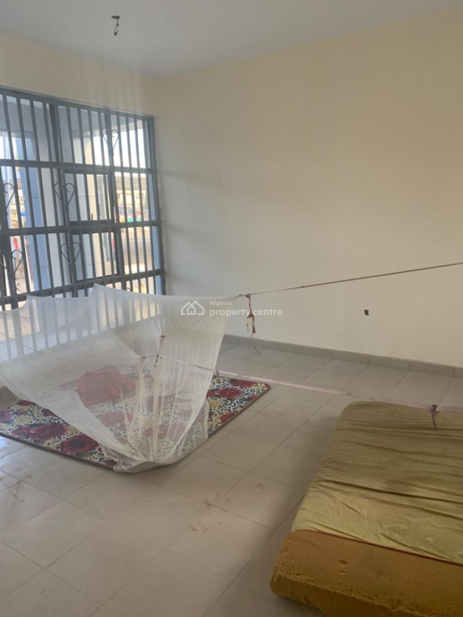 40sqm Shop Space on The Ground Floor En-suite with Toilet, Gaduwa, Abuja, Gaduwa, Abuja, Shop for Rent
