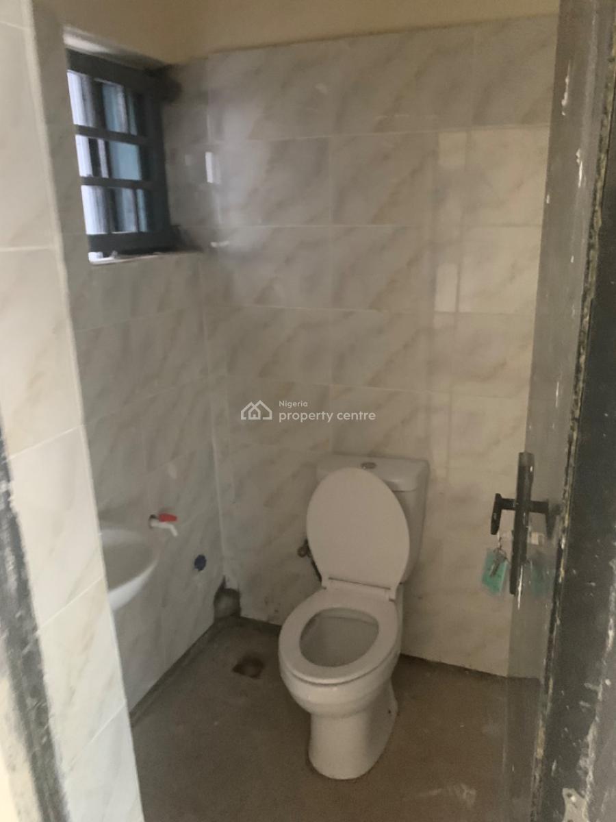 40sqm Shop Space on The Ground Floor En-suite with Toilet, Gaduwa, Abuja, Gaduwa, Abuja, Shop for Rent