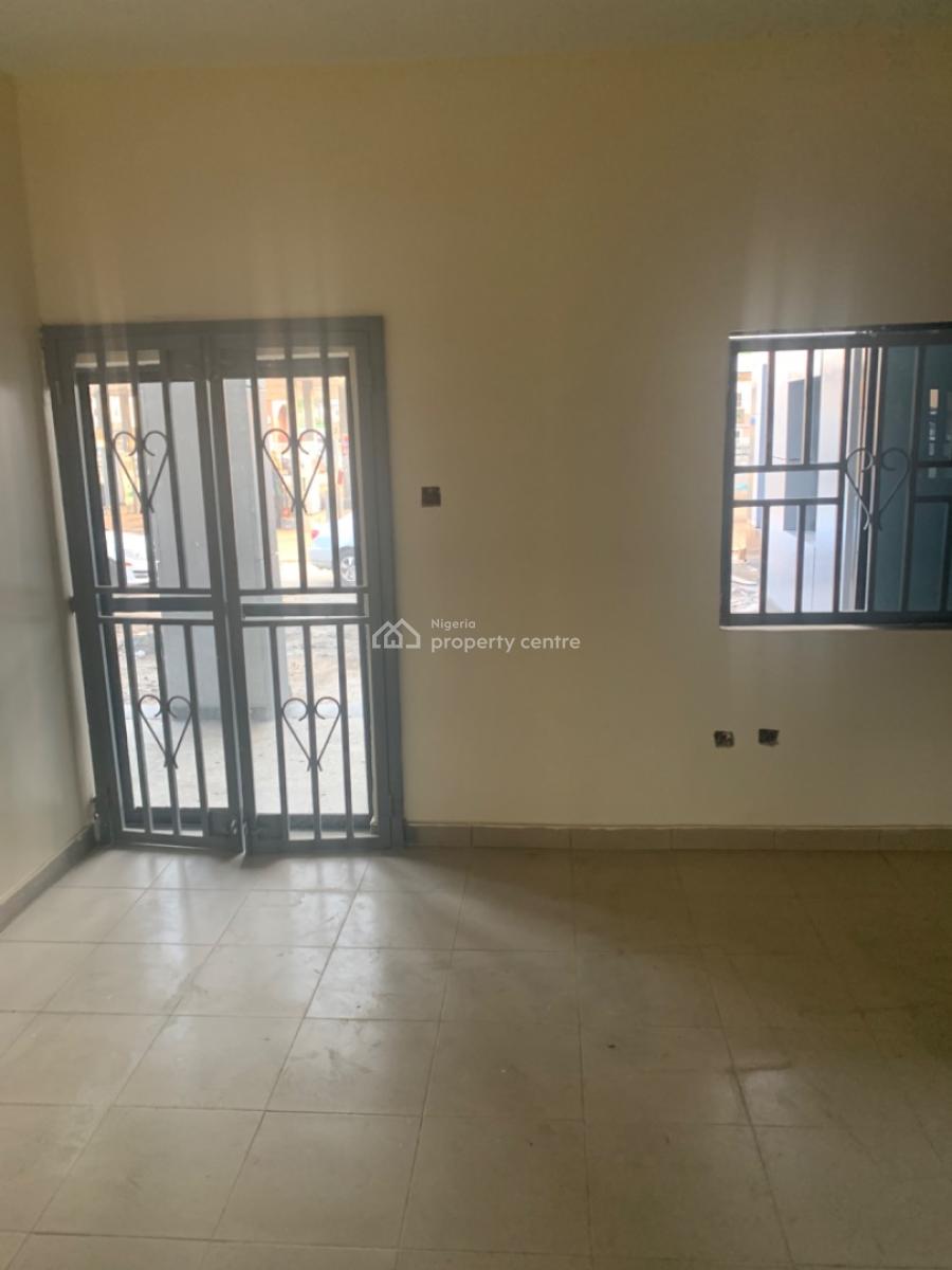 70sqm Shop Space on The Ground Floor En-suite with Toilet, Gaduwa, Abuja, Gaduwa, Abuja, Shop for Rent