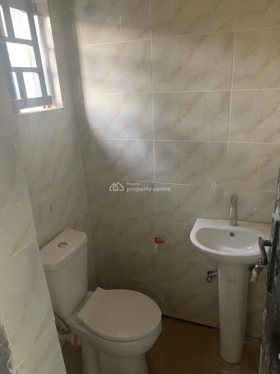 70sqm Shop Space on The Ground Floor En-suite with Toilet, Gaduwa, Abuja, Gaduwa, Abuja, Shop for Rent