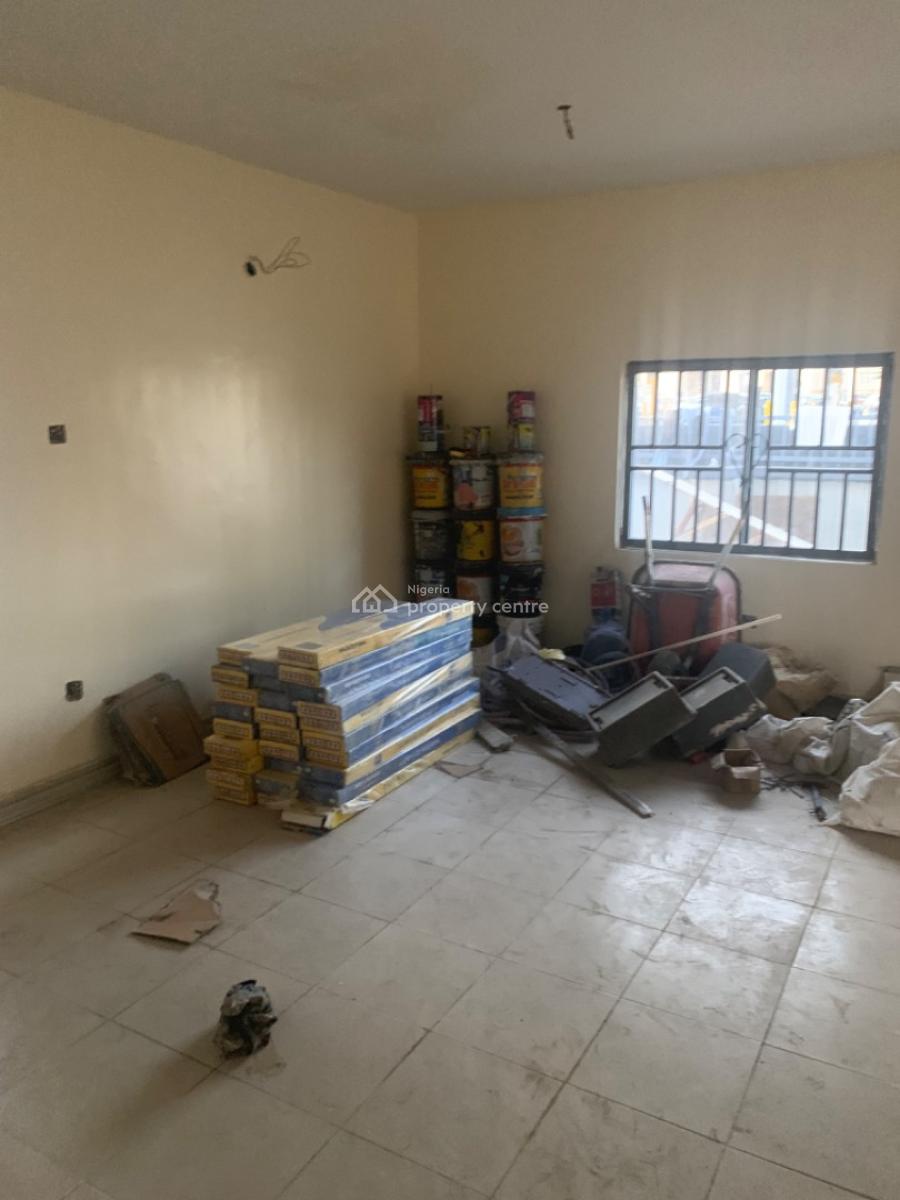 70sqm Shop Space on The Ground Floor En-suite with Toilet, Gaduwa, Abuja, Gaduwa, Abuja, Shop for Rent
