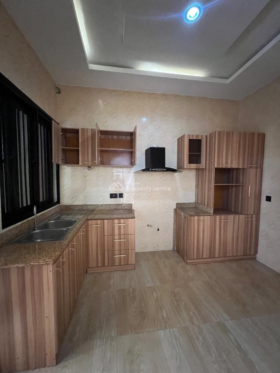 Very Spacious 3 Bedroom Apartment with Bq, Lekki Phase 1, Lekki, Lagos, Flat / Apartment for Rent