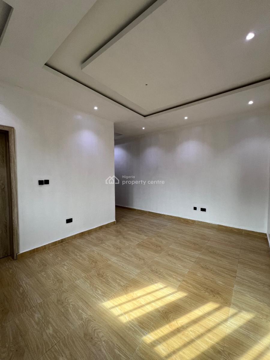 Very Spacious 3 Bedroom Apartment with Bq, Lekki Phase 1, Lekki, Lagos, Flat / Apartment for Rent