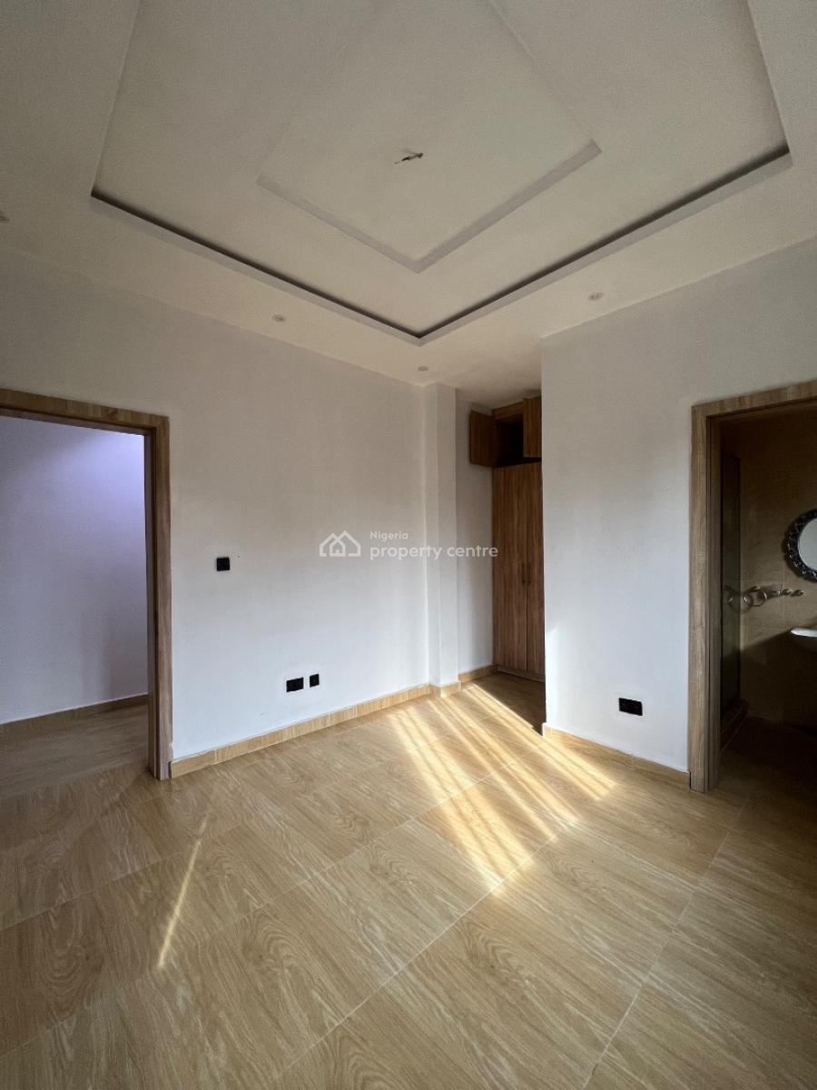Very Spacious 3 Bedroom Apartment with Bq, Lekki Phase 1, Lekki, Lagos, Flat / Apartment for Rent