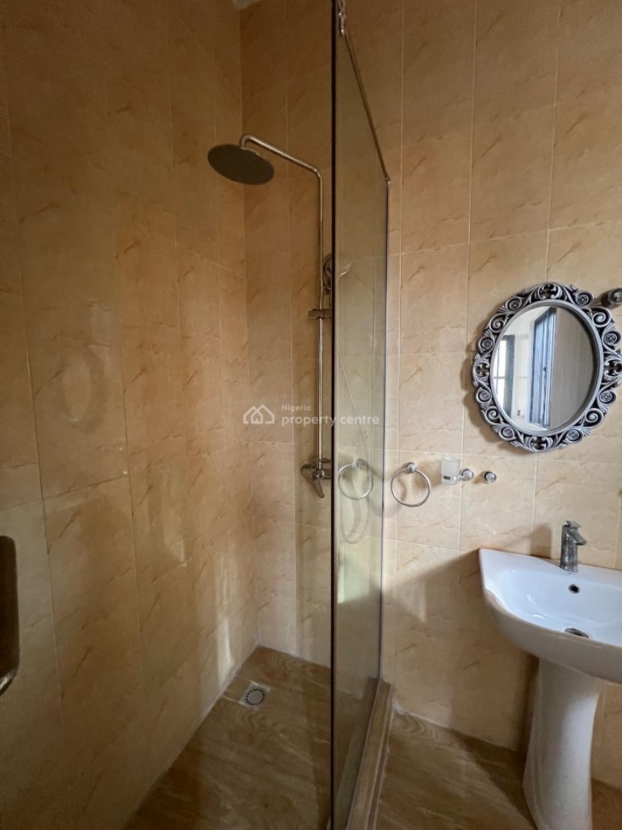 Very Spacious 3 Bedroom Apartment with Bq, Lekki Phase 1, Lekki, Lagos, Flat / Apartment for Rent