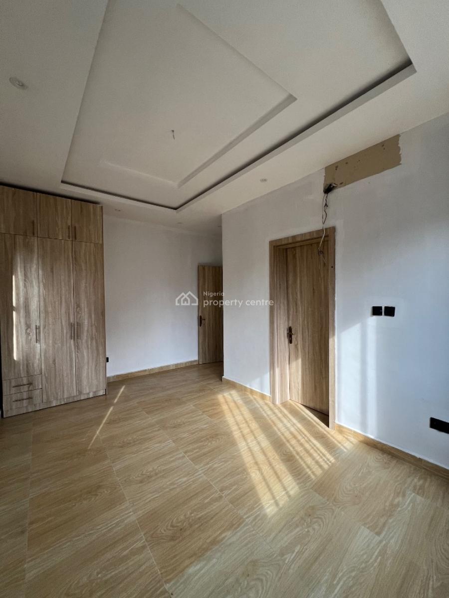 Very Spacious 3 Bedroom Apartment with Bq, Lekki Phase 1, Lekki, Lagos, Flat / Apartment for Rent