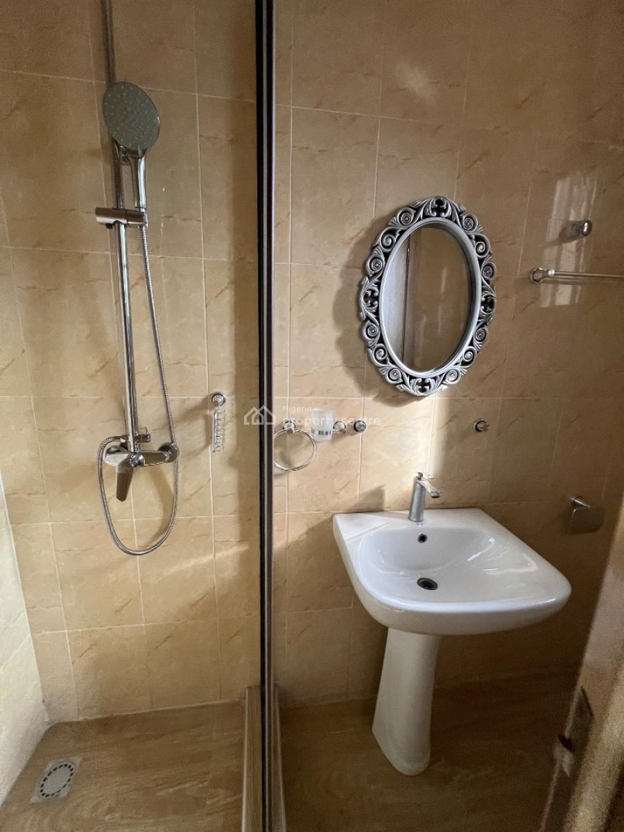 Very Spacious 3 Bedroom Apartment with Bq, Lekki Phase 1, Lekki, Lagos, Flat / Apartment for Rent