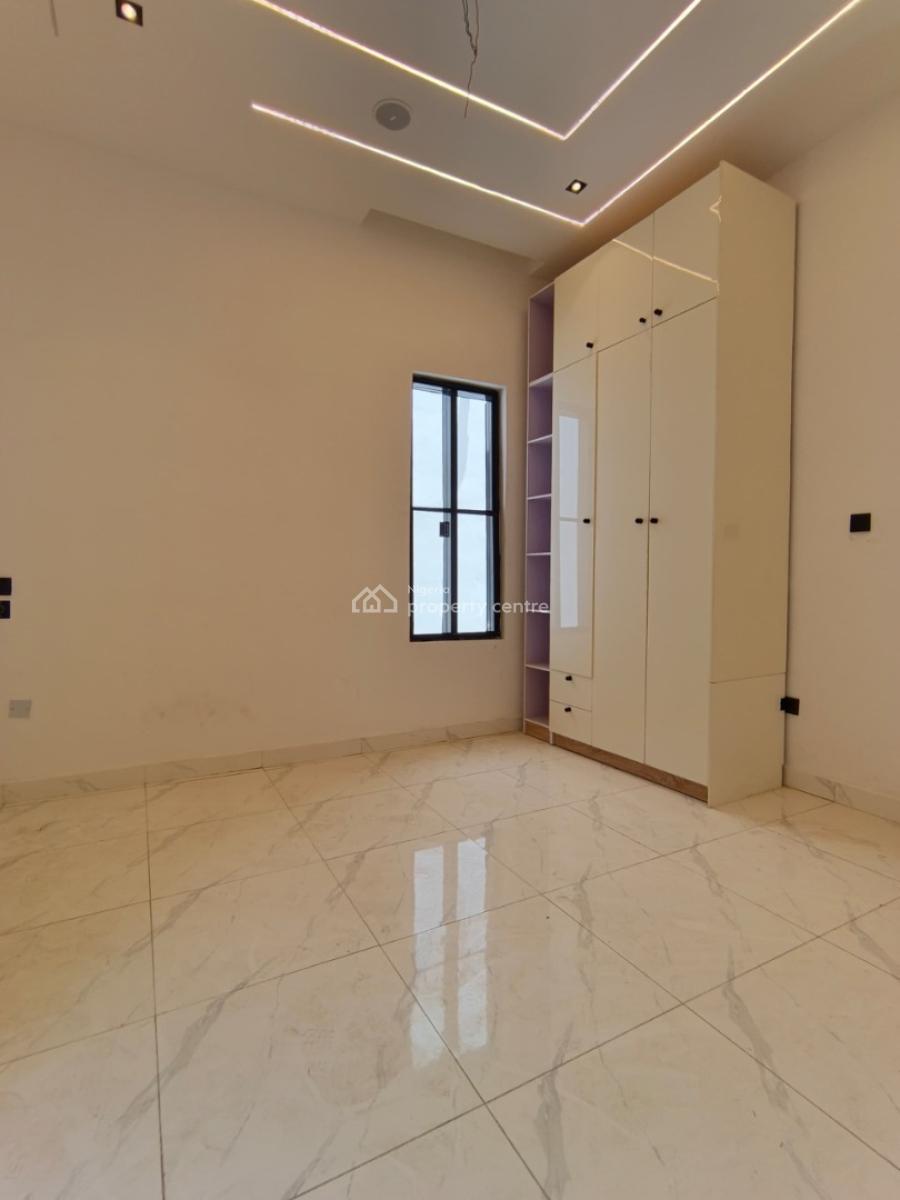 Spacious 2 Bedroom Apartment (upstairs), White House By Bakery Otunla Town Opposite Kajola,, Ibeju Lekki, Lagos, Flat / Apartment for Rent