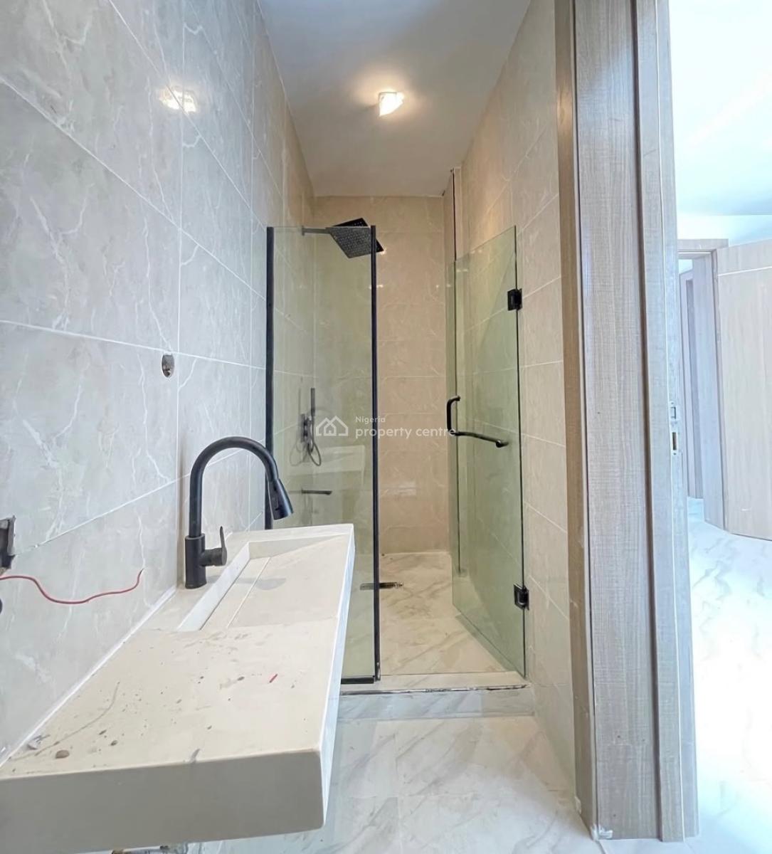 Lovely 3 Bedroom Apartment with Bq, Lekki Phase 1, Lekki Phase 1, Lekki, Lagos, Block of Flats for Sale