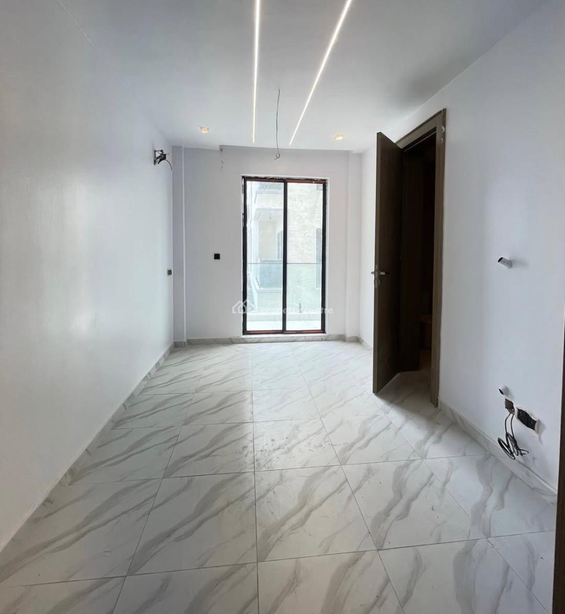 Lovely 3 Bedroom Apartment with Bq, Lekki Phase 1, Lekki Phase 1, Lekki, Lagos, Block of Flats for Sale