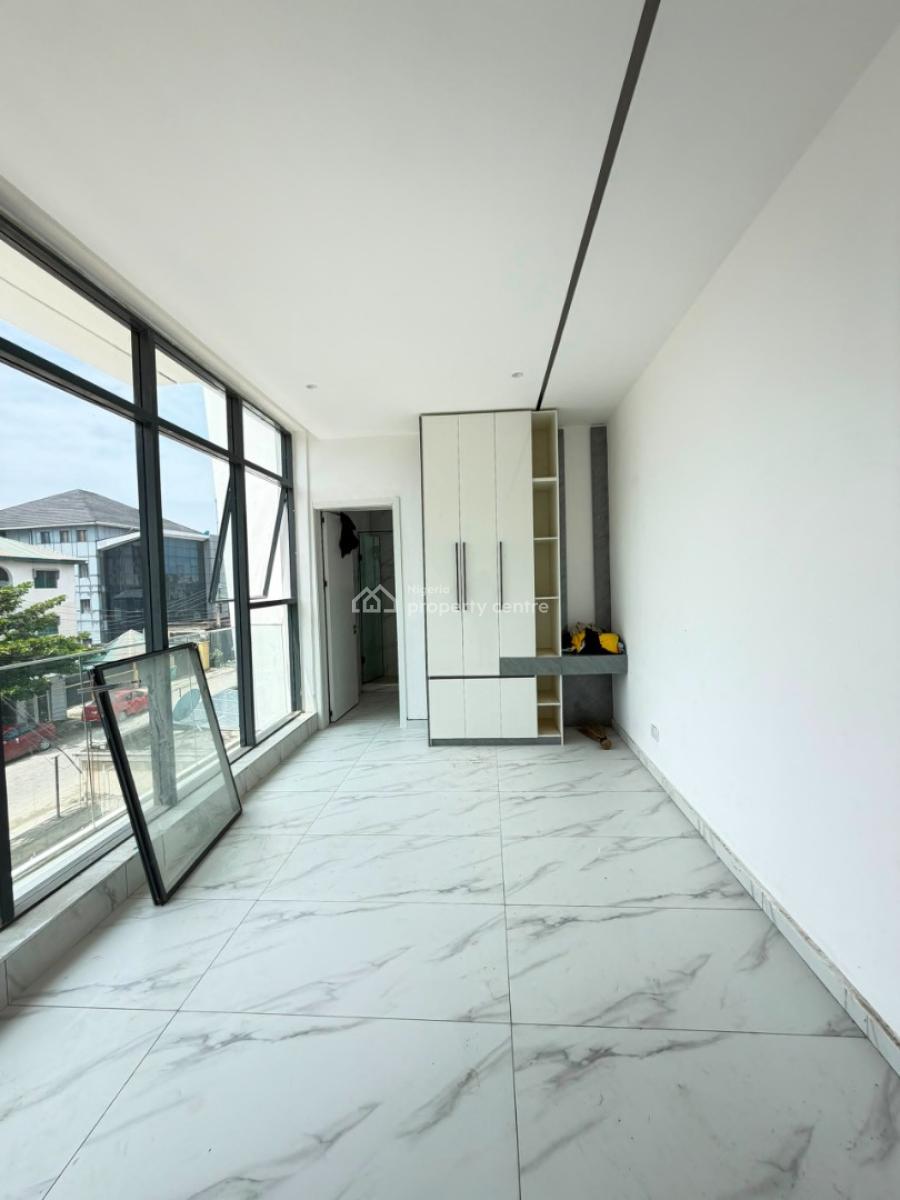 Spacious 3 Bedroom Apartment with Ikate Suitable for Investment, in a Good Location, Ikate, Lekki, Lagos, Block of Flats for Sale