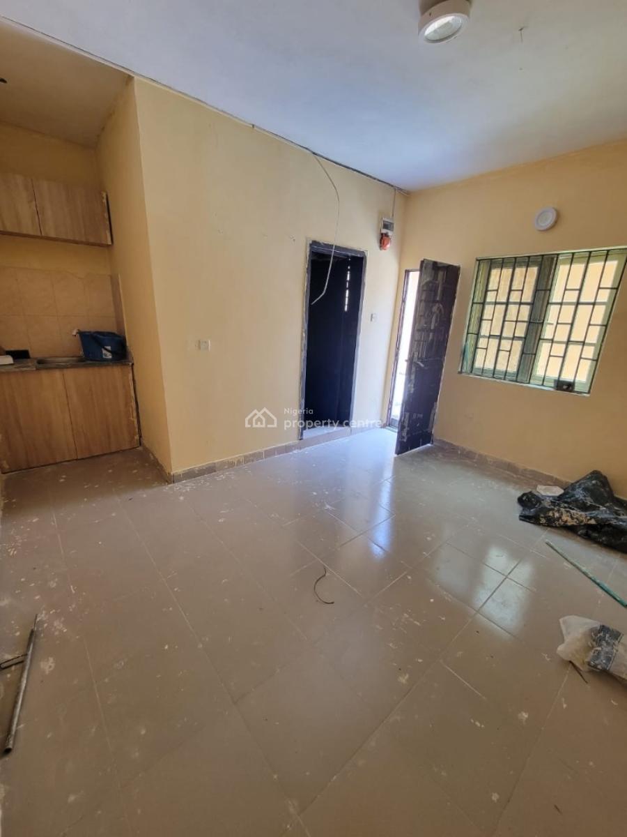 a Spacious Selfcon, Orchid Road, Lekki, Lagos, Flat / Apartment for Rent