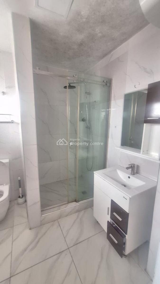 Spacious 3 Bedroom Condominium with Pool & Playground, Lekki Phase 1, Lekki, Lagos, Flat / Apartment for Rent