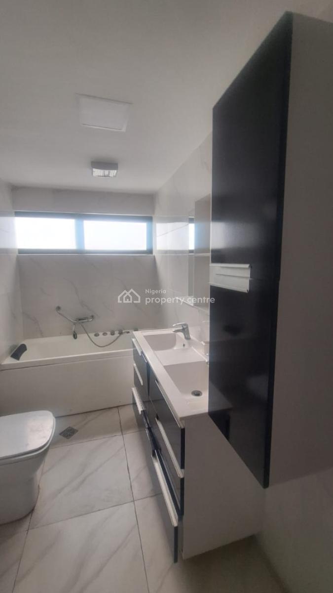 Spacious 3 Bedroom Condominium with Pool & Playground, Lekki Phase 1, Lekki, Lagos, Flat / Apartment for Rent