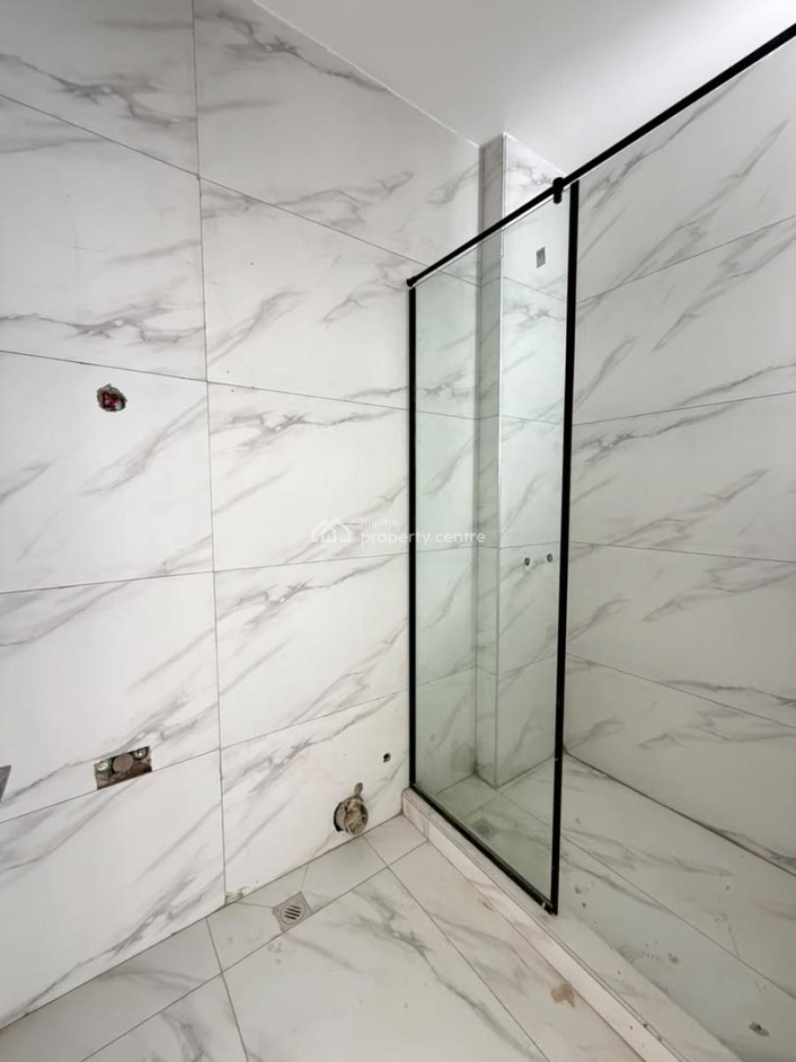 Spacious 2 Bedroom Apartment with Elevator and Swimming Pool, Lekki Phase 1, Lekki, Lagos, Flat / Apartment for Sale