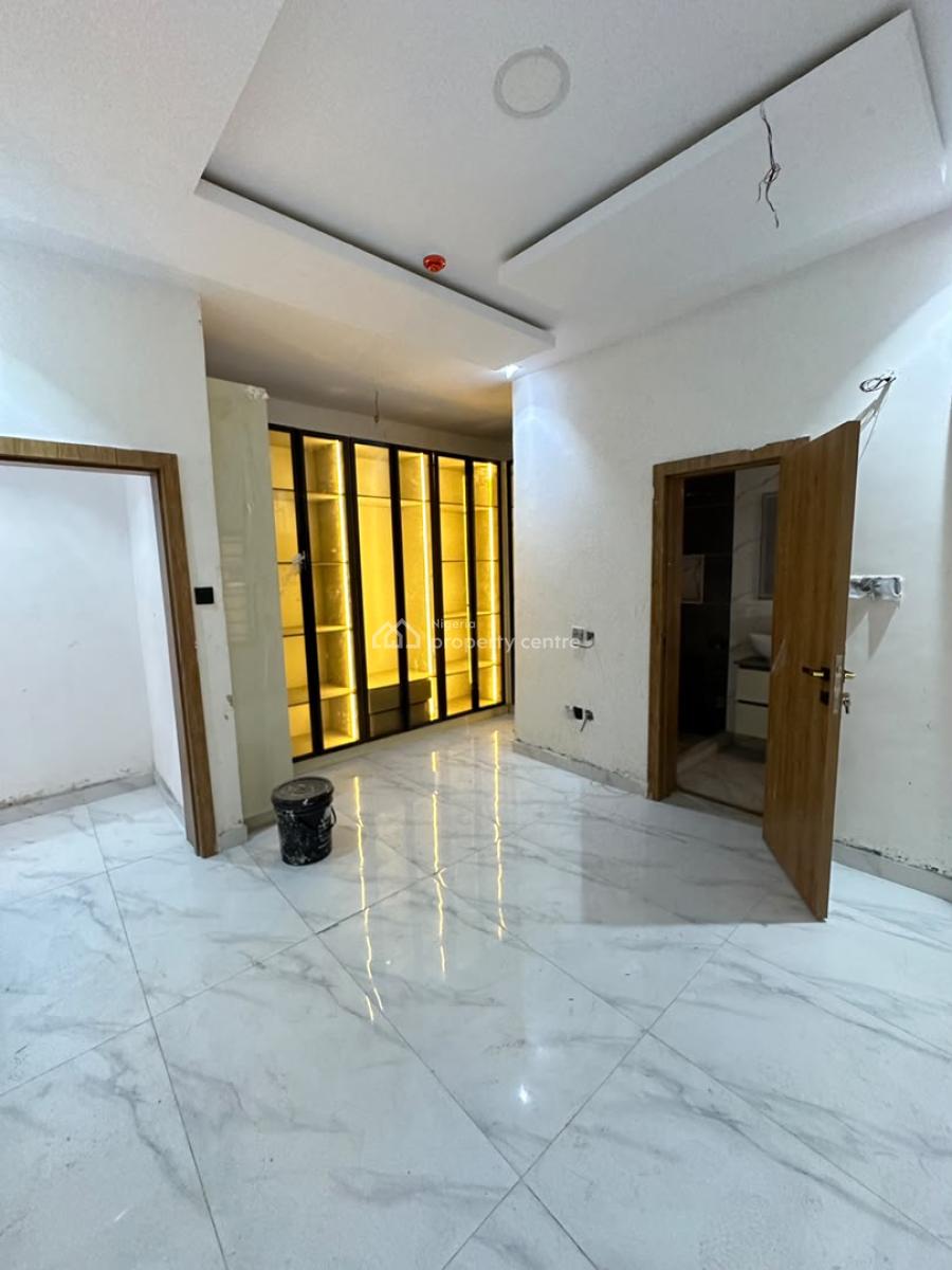 Luxury Spacious 3 Bedroom Apartment with Gym, Swimming Pool & Elevator, Lekki Phase 1, Lekki, Lagos, Flat / Apartment for Sale