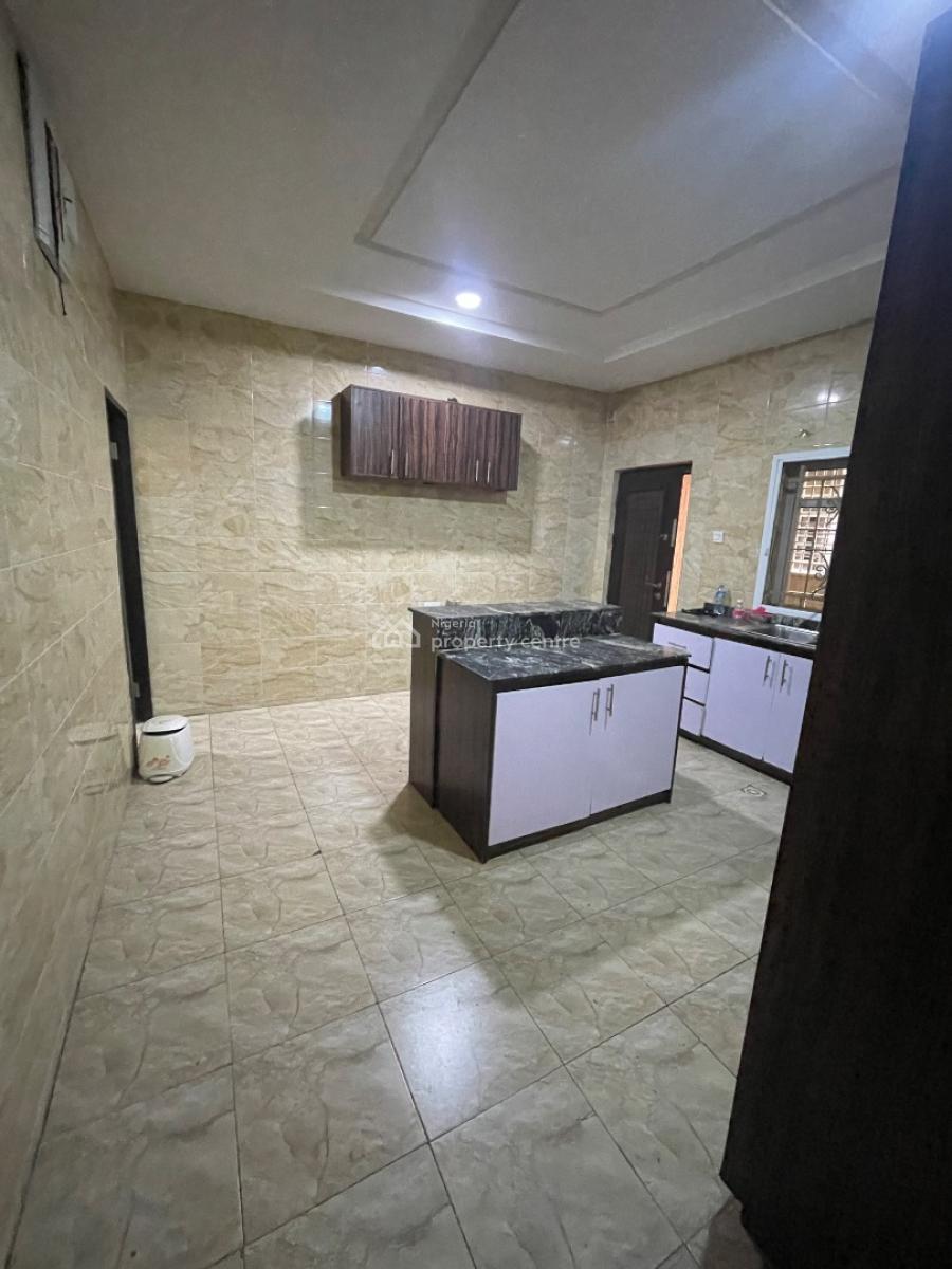 Newly Vacated 4 Bedrooms Terraced Duplex with Bq in an Estate, By Airport Road, Jabi, Abuja, Terraced Duplex for Rent