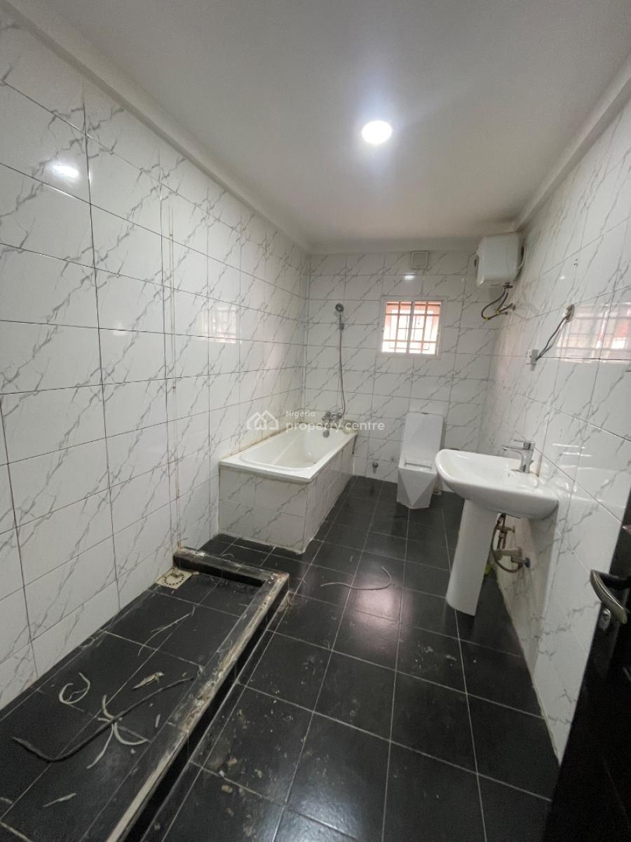 Newly Vacated 4 Bedrooms Terraced Duplex with Bq in an Estate, By Airport Road, Jabi, Abuja, Terraced Duplex for Rent