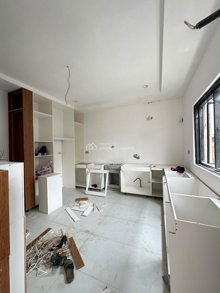 Uniquely-built Spacious Luxury 3 Bedroom Penthouse with Bq and Laundry, Lekki Phase 1, Lekki, Lagos, House for Sale