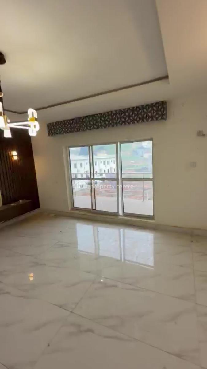 Spacious 3-bedroom Flat (3rd Floor), Guzape District, Abuja, Flat / Apartment for Rent