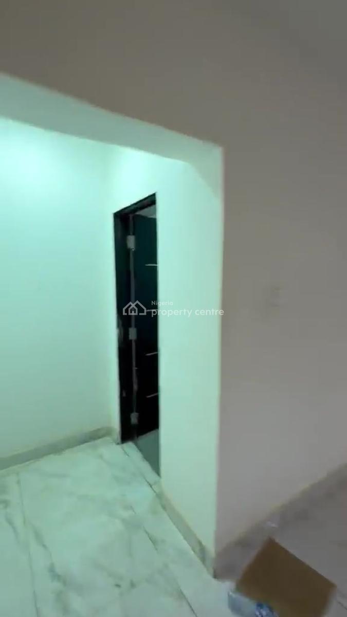 Spacious 3-bedroom Flat (3rd Floor), Guzape District, Abuja, Flat / Apartment for Rent