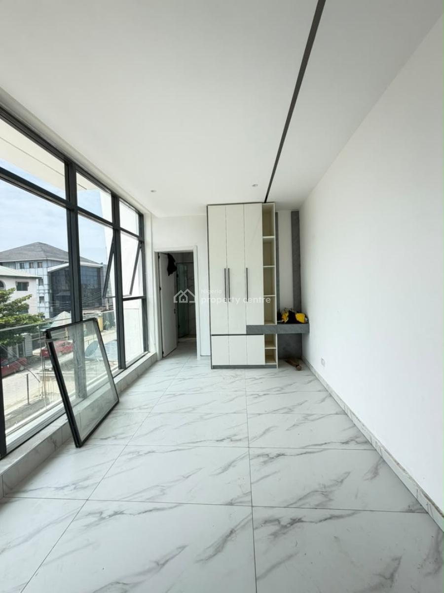 Spacious 2 Bedroom Apartment with Elevator and Swimming Pool Suitable, Lekki Phase 1, Lekki, Lagos, House for Sale