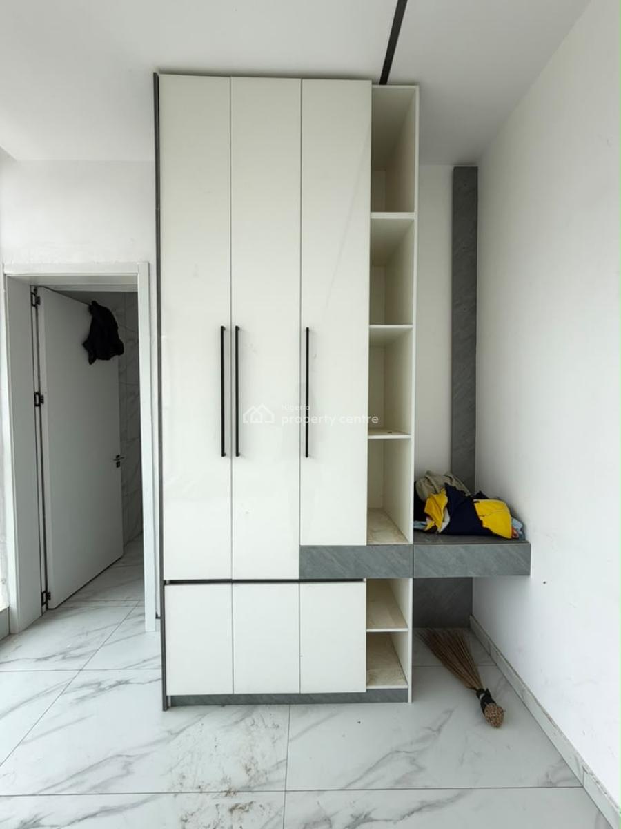 Spacious 2 Bedroom Apartment with Elevator and Swimming Pool Suitable, Lekki Phase 1, Lekki, Lagos, House for Sale