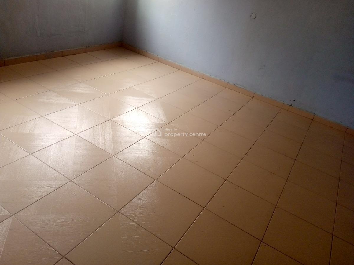 Big Spaceous 3 Bedroom Flat En Suite, Adeyeri Estate Off College Road, Ogba, Ikeja, Lagos, Flat / Apartment for Rent
