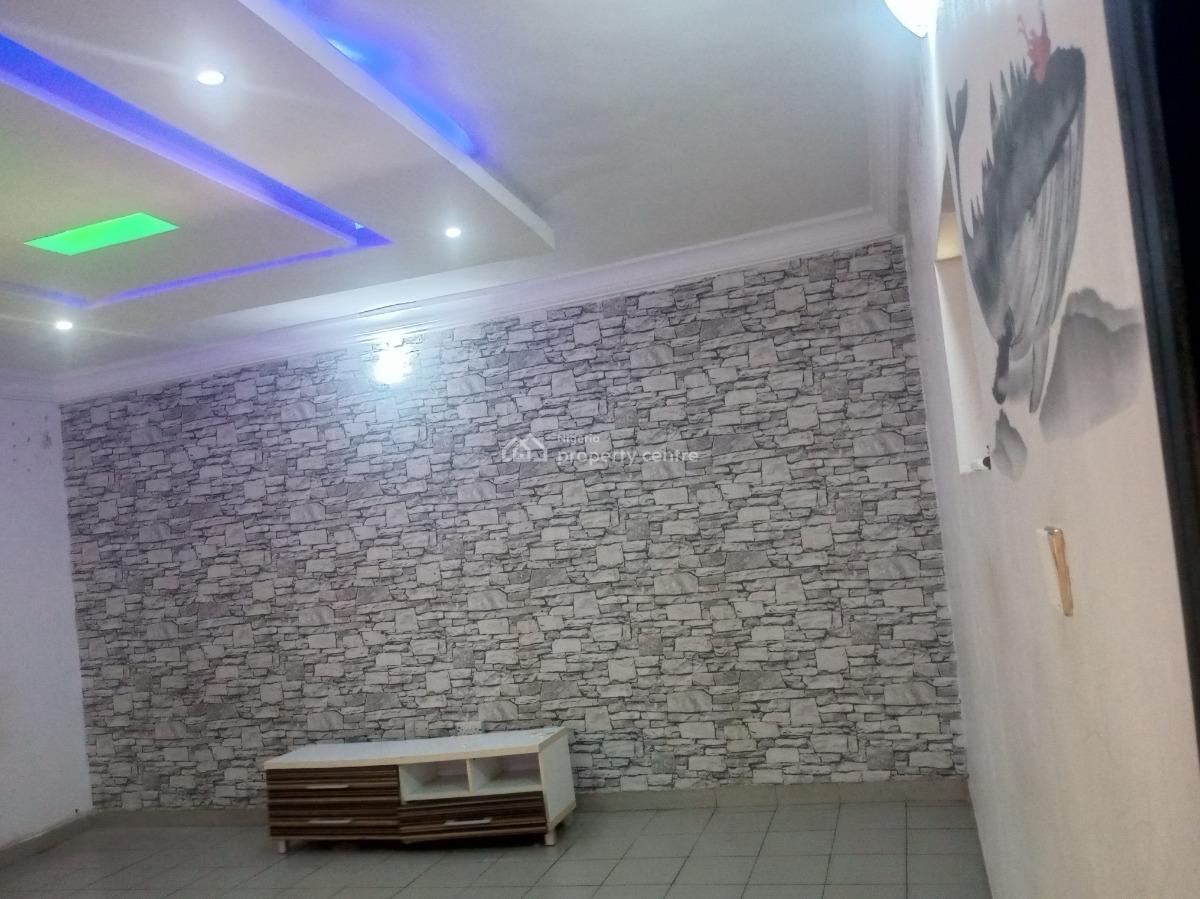 Big Spaceous 3 Bedroom Flat En Suite, Adeyeri Estate Off College Road, Ogba, Ikeja, Lagos, Flat / Apartment for Rent