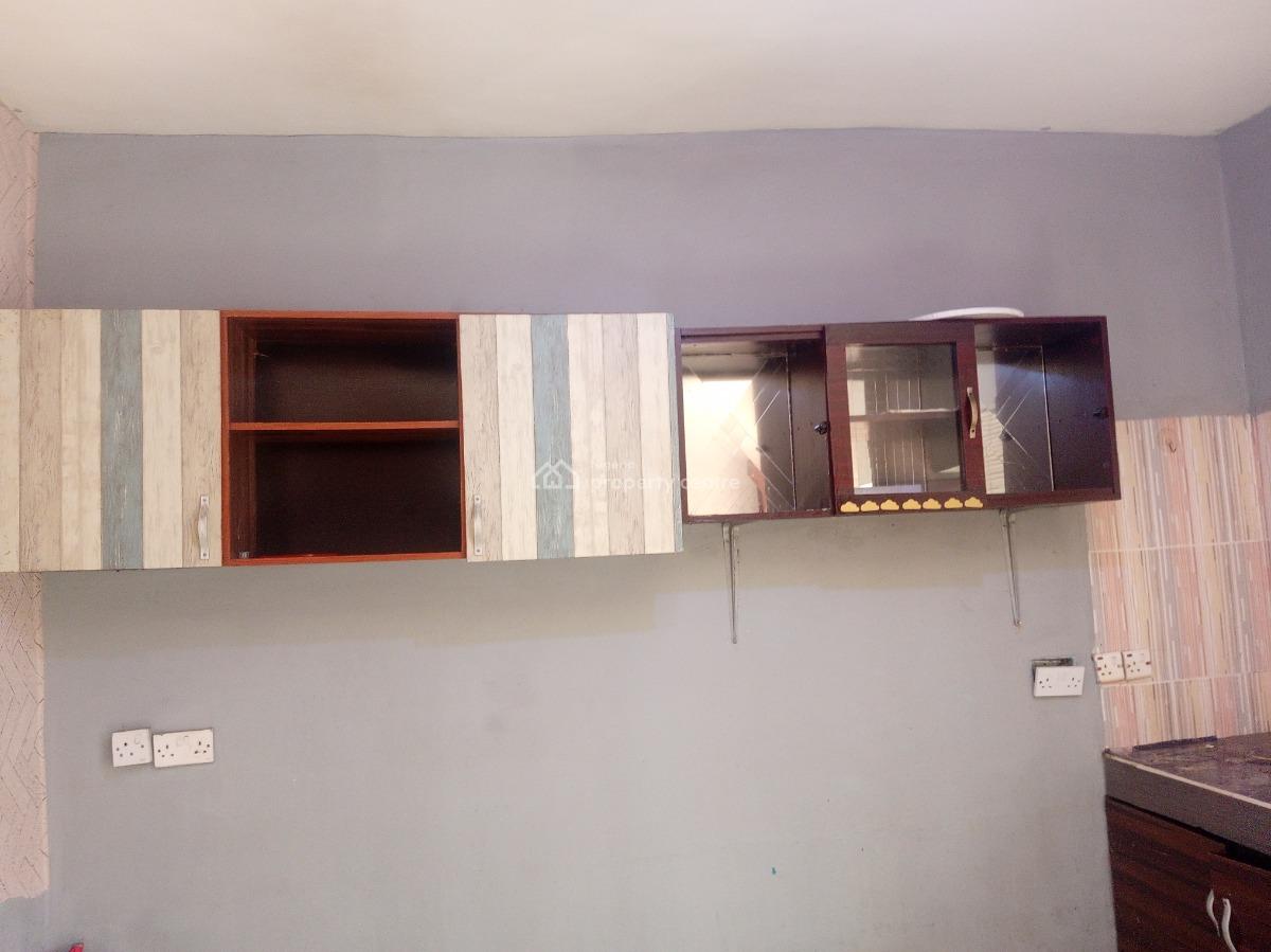 Big Spaceous 3 Bedroom Flat En Suite, Adeyeri Estate Off College Road, Ogba, Ikeja, Lagos, Flat / Apartment for Rent