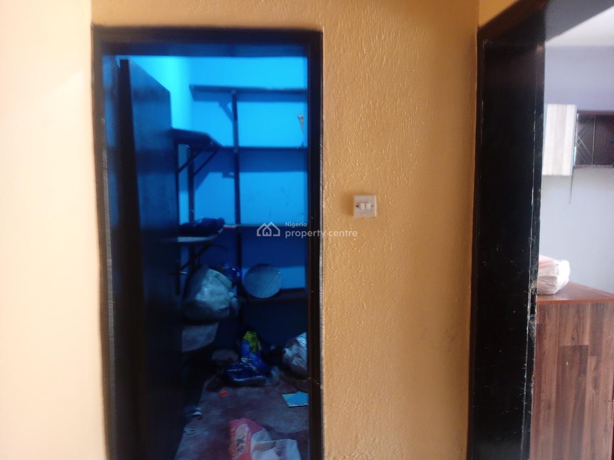 Big Spaceous 3 Bedroom Flat En Suite, Adeyeri Estate Off College Road, Ogba, Ikeja, Lagos, Flat / Apartment for Rent