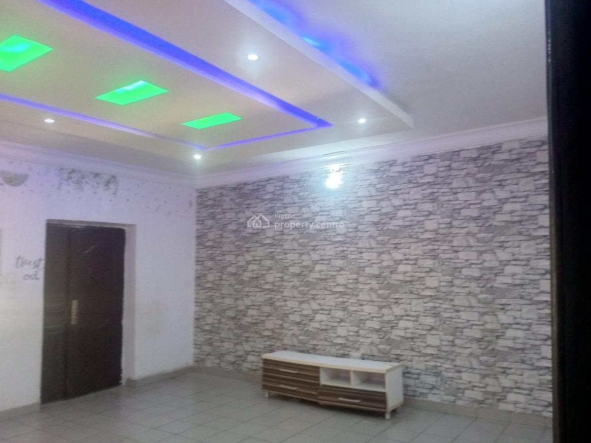 Big Spaceous 3 Bedroom Flat En Suite, Adeyeri Estate Off College Road, Ogba, Ikeja, Lagos, Flat / Apartment for Rent