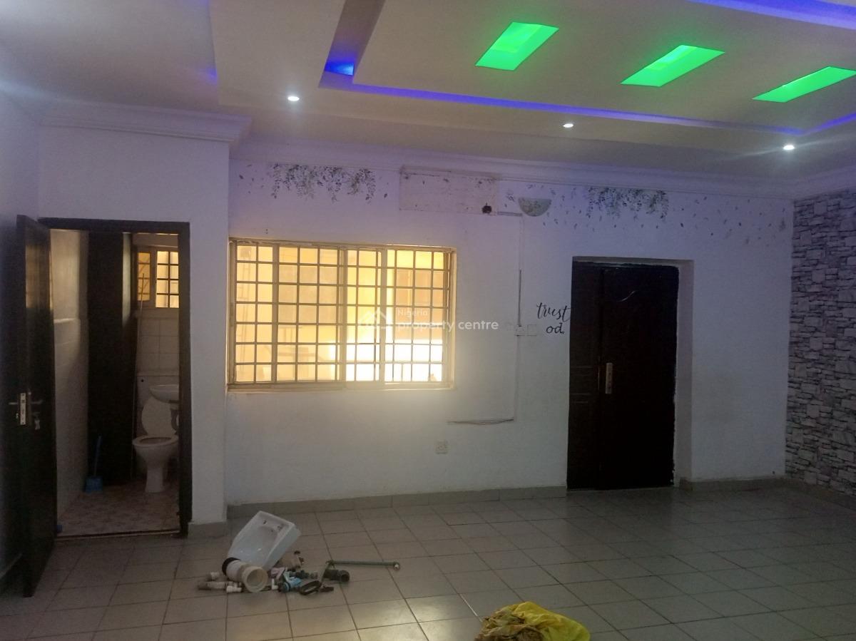 Big Spaceous 3 Bedroom Flat En Suite, Adeyeri Estate Off College Road, Ogba, Ikeja, Lagos, Flat / Apartment for Rent