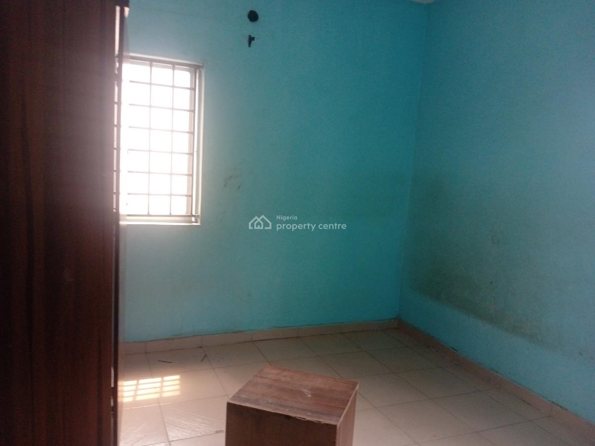 Big Spaceous 3 Bedroom Flat En Suite, Adeyeri Estate Off College Road, Ogba, Ikeja, Lagos, Flat / Apartment for Rent