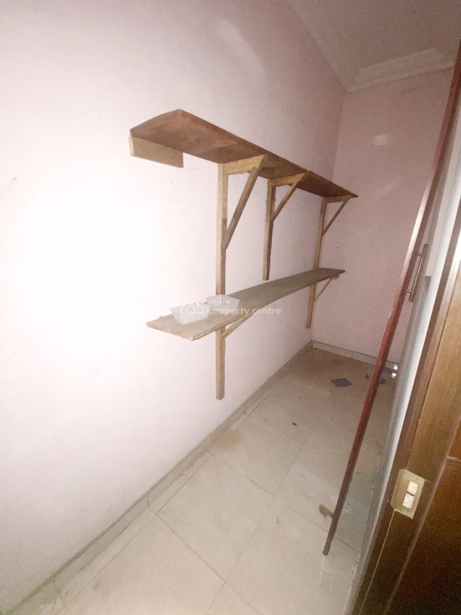 a Well Maintained Spacious 5 Bedroom Terraced Duplex with Bq, Gra Phase 1, Magodo, Lagos, Terraced Duplex for Rent