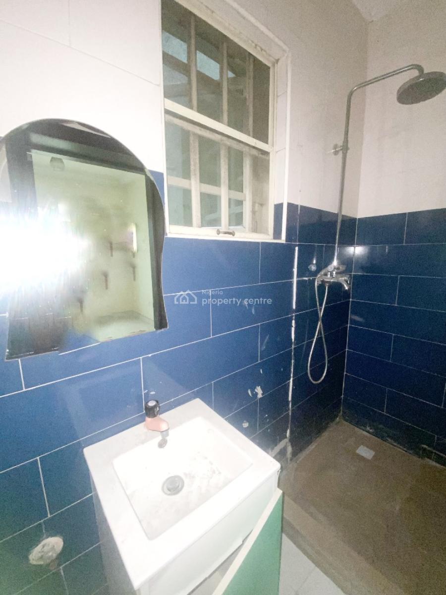 a Well Maintained Spacious 5 Bedroom Terraced Duplex with Bq, Gra Phase 1, Magodo, Lagos, Terraced Duplex for Rent