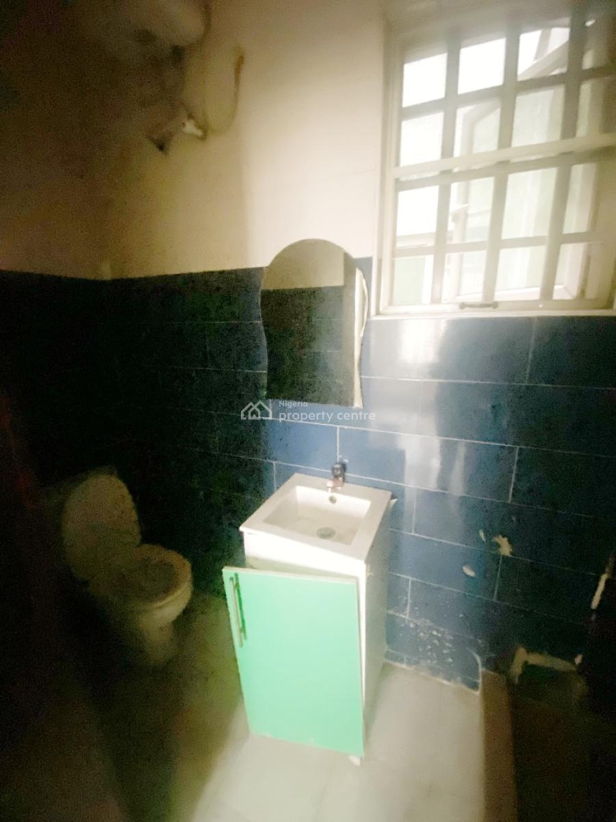 a Well Maintained Spacious 5 Bedroom Terraced Duplex with Bq, Gra Phase 1, Magodo, Lagos, Terraced Duplex for Rent