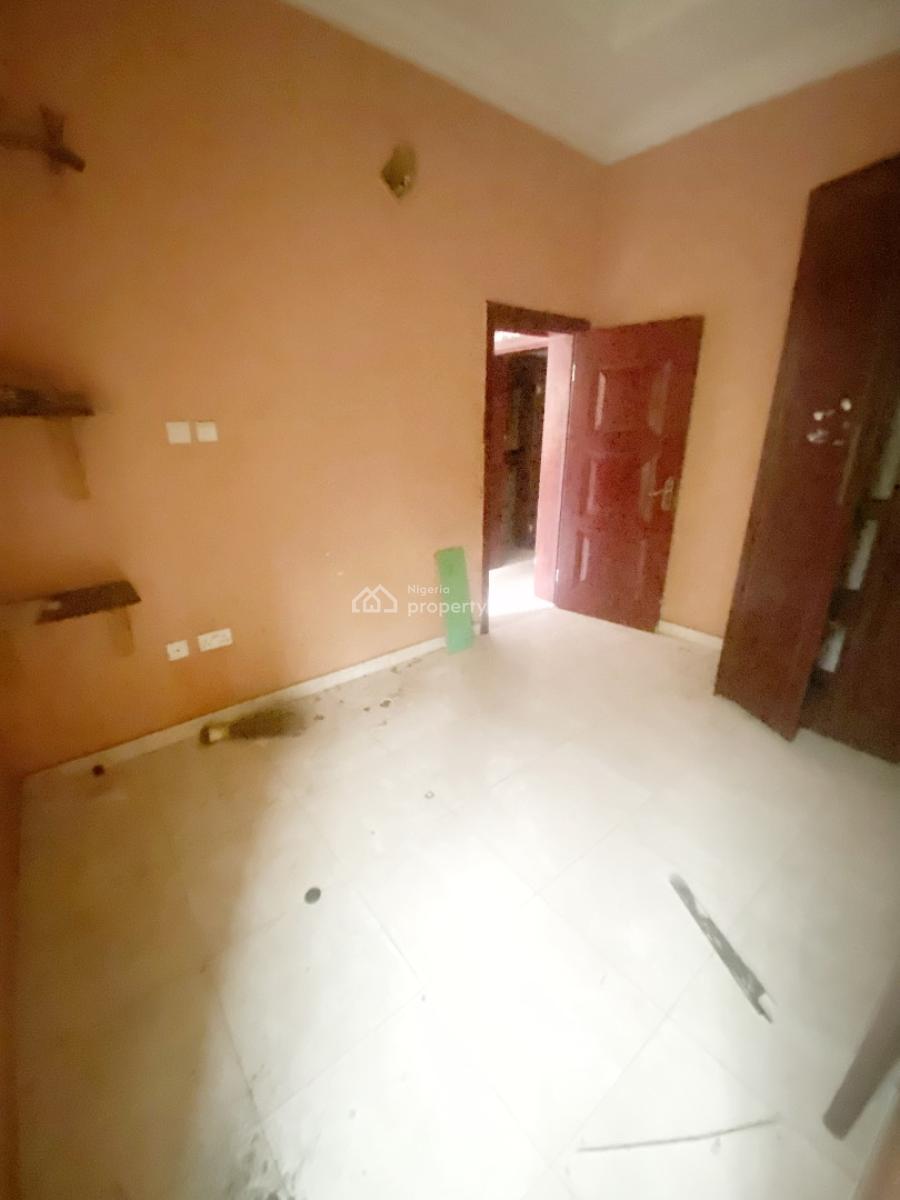 a Well Maintained Spacious 5 Bedroom Terraced Duplex with Bq, Gra Phase 1, Magodo, Lagos, Terraced Duplex for Rent