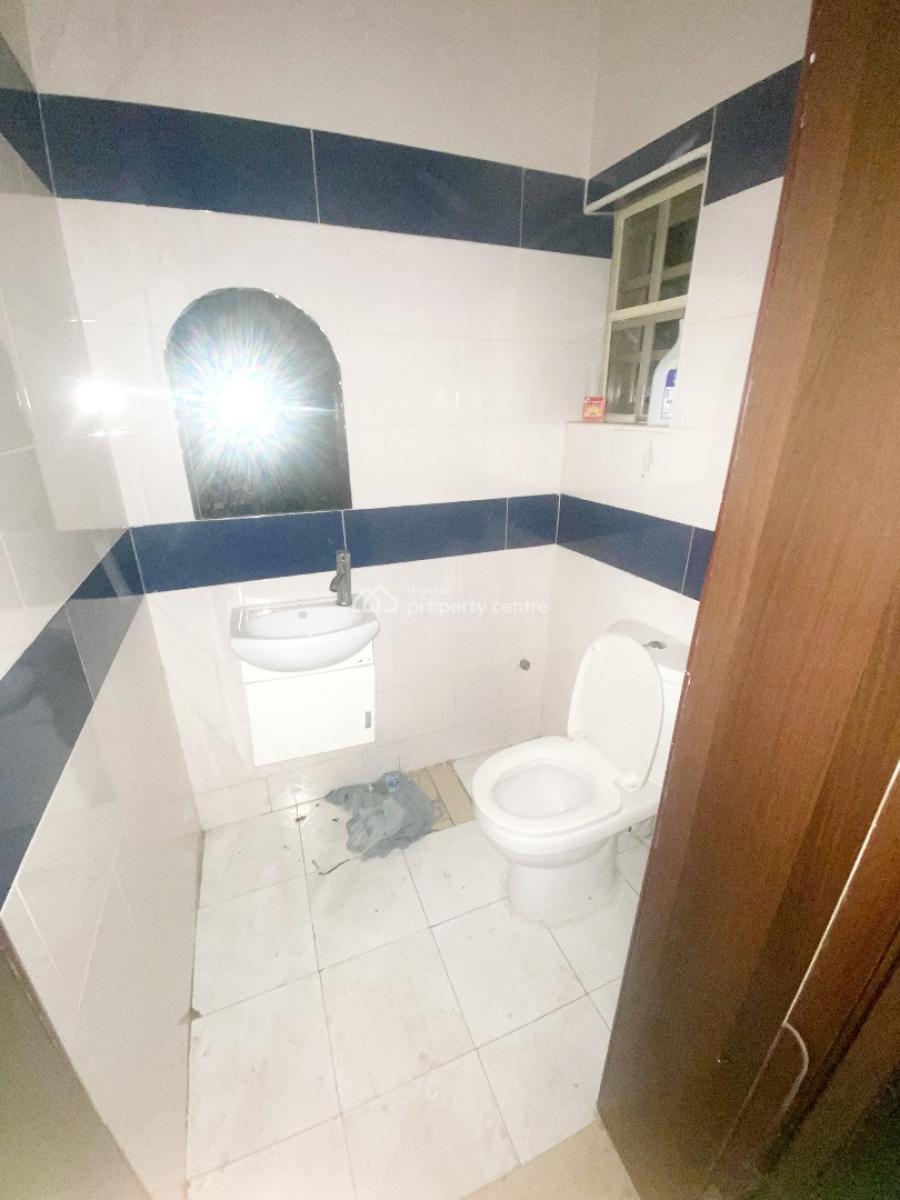 a Well Maintained Spacious 5 Bedroom Terraced Duplex with Bq, Gra Phase 1, Magodo, Lagos, Terraced Duplex for Rent