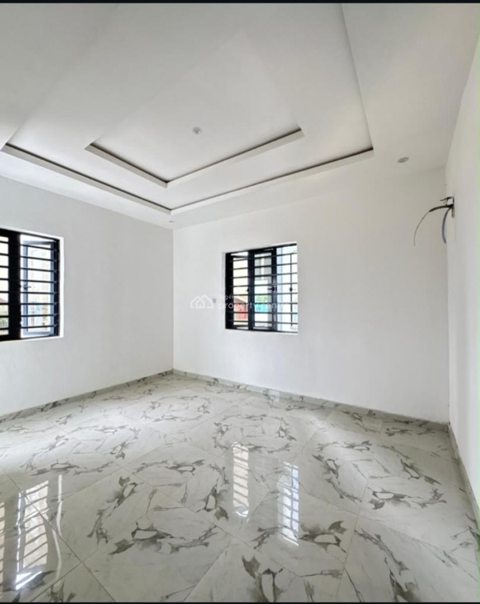 2/3 Bedroom Apartment, Surulere, Lagos, Block of Flats for Sale