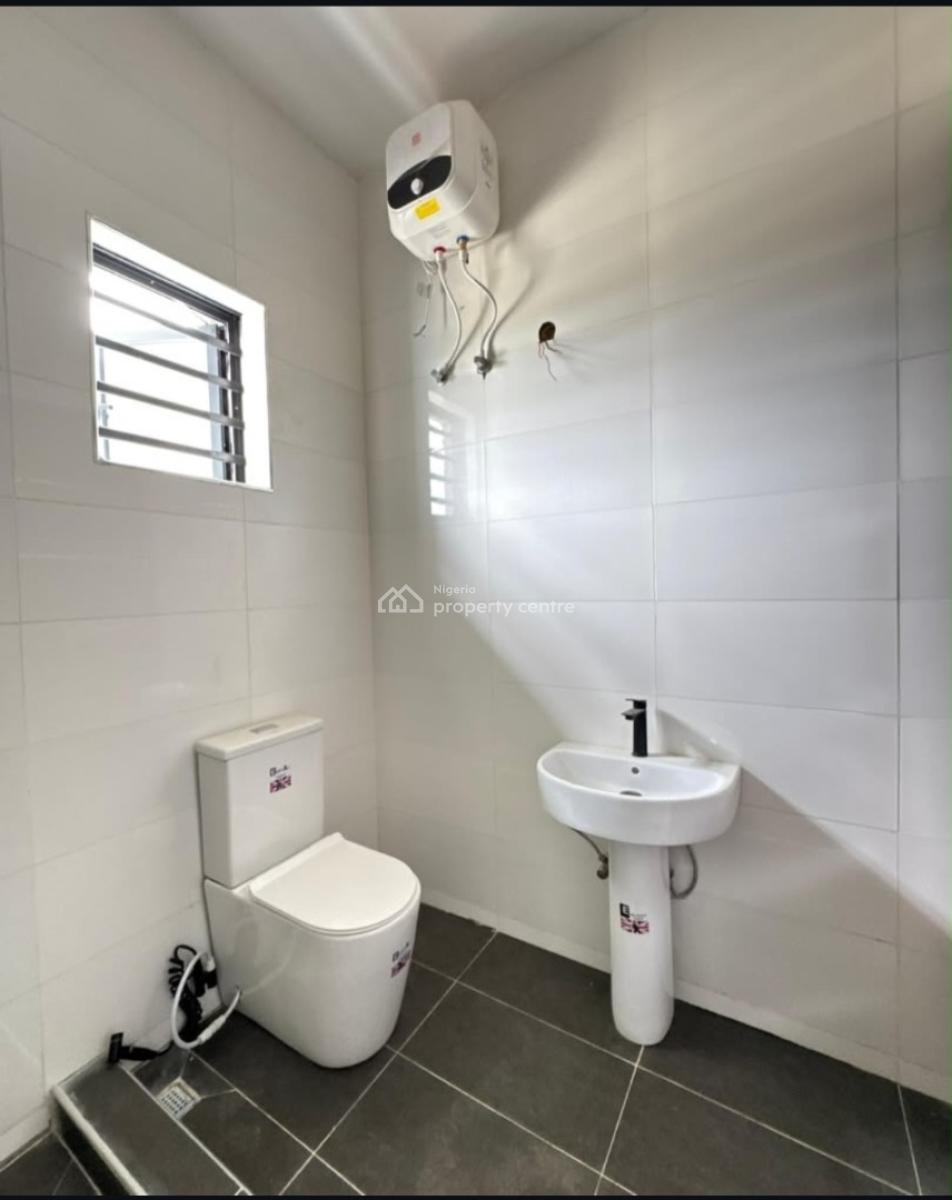 2/3 Bedroom Apartment, Surulere, Lagos, Block of Flats for Sale