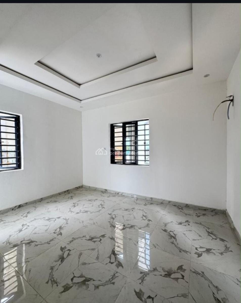 2/3 Bedroom Apartment, Surulere, Lagos, Block of Flats for Sale