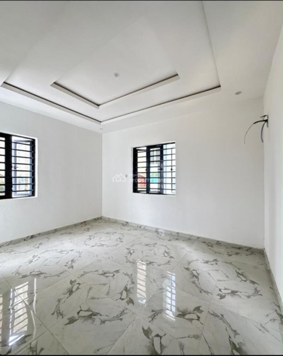 2/3 Bedroom Apartment, Surulere, Lagos, Block of Flats for Sale