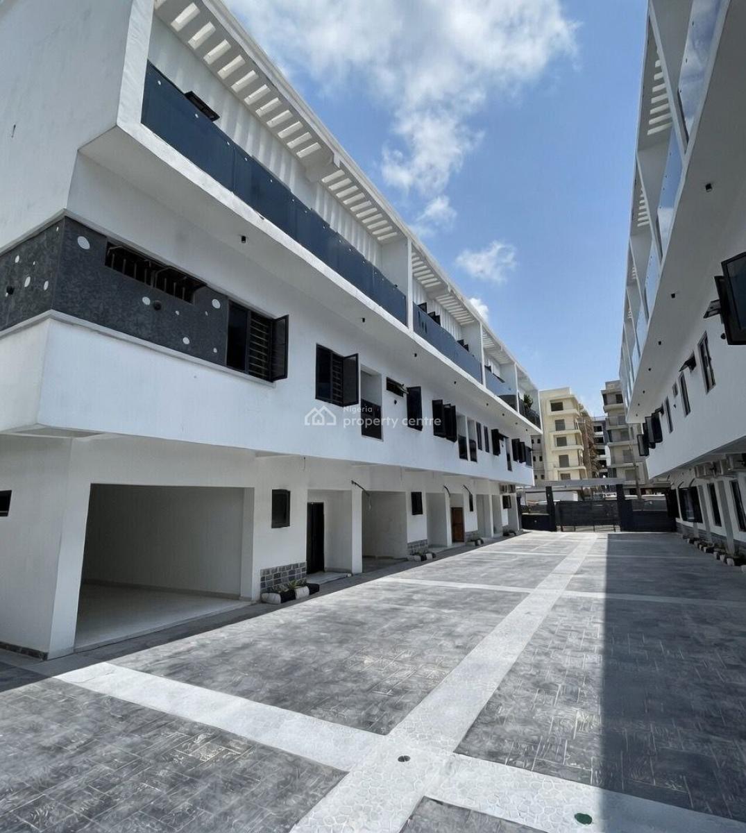 2  Bedroom Apartment with Spacious Living Room, Lekki Phase 1, Lekki, Lagos, Flat / Apartment for Sale