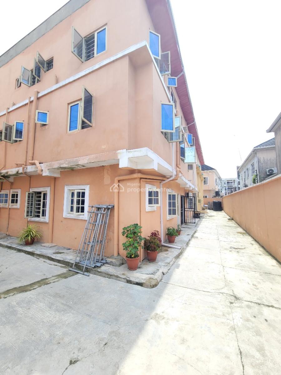 Spacious and Sharp 2 Bedroom Apartment (upstairs), Orchid Road,  Lekki, Lekki, Lagos, Flat / Apartment for Rent