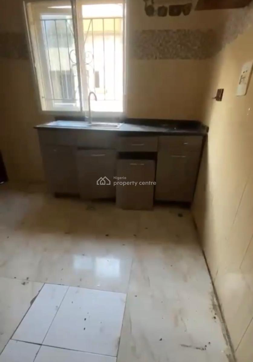 Standard 3 Bedroom Apartment with Visitors Toilet, Apo, Abuja, Flat / Apartment for Sale
