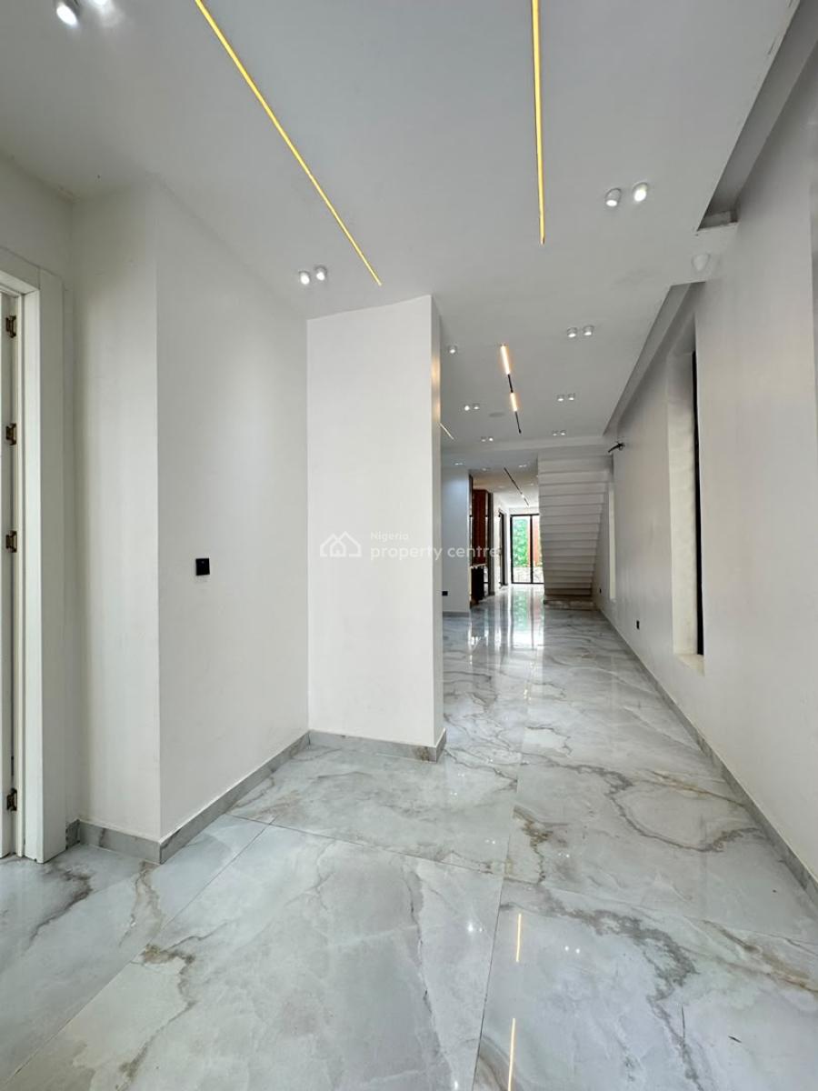 Outstanding Spacious 5 Bedroom Duplex, Lekki Phase 1, Lekki, Lagos, Detached Duplex for Sale
