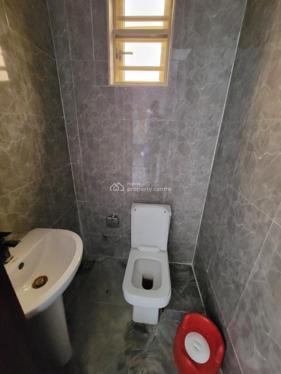 Sharp and Spacious 2-bedroom Apartment (downstairs ), Chevron Alternative Drive, Lekki, Lagos, Flat / Apartment for Rent