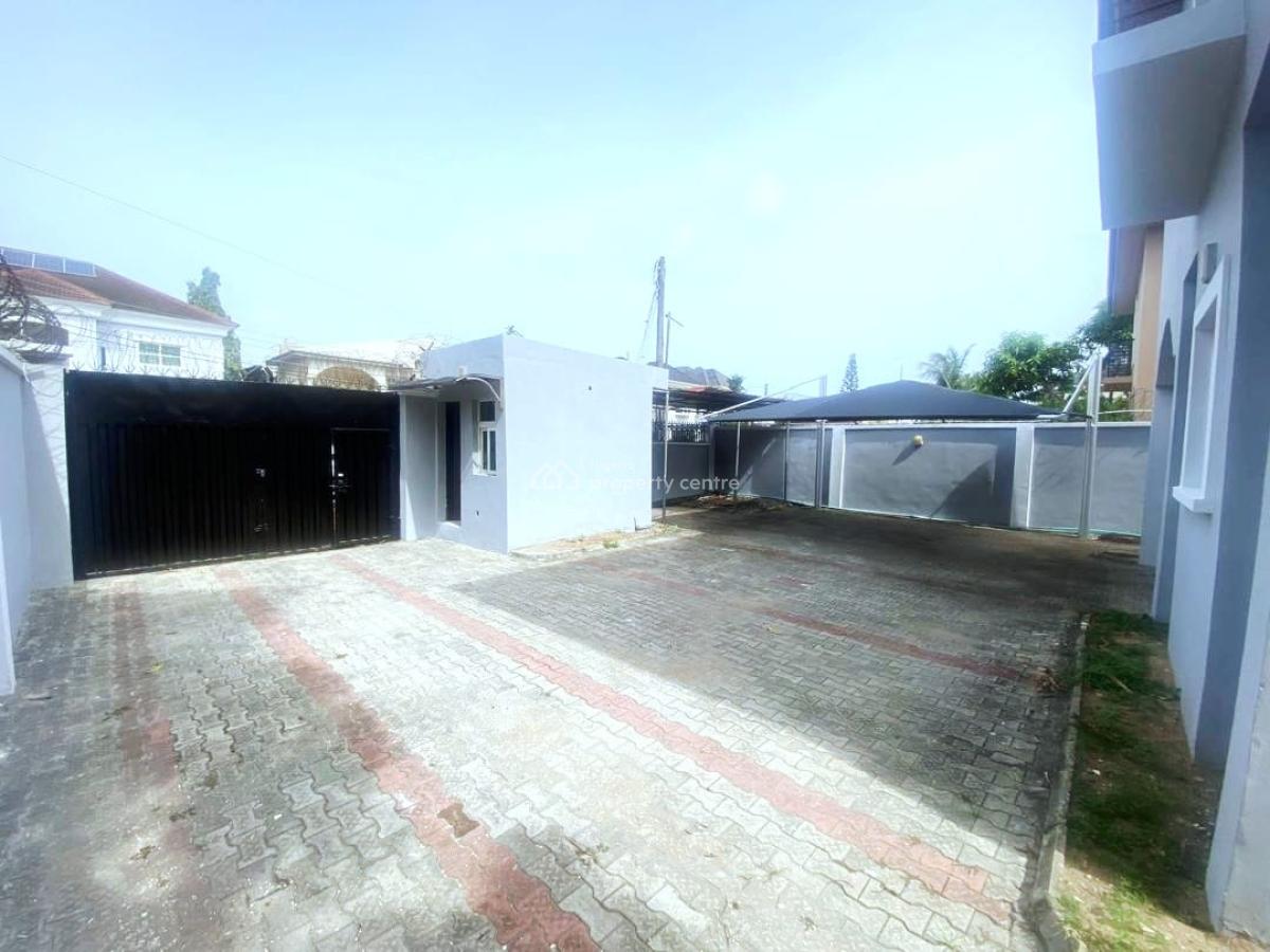 Massive 4 Bedroom Detached House with a 2 Room Bq, Lekki Phase 1, Lekki, Lagos, Detached Duplex for Rent